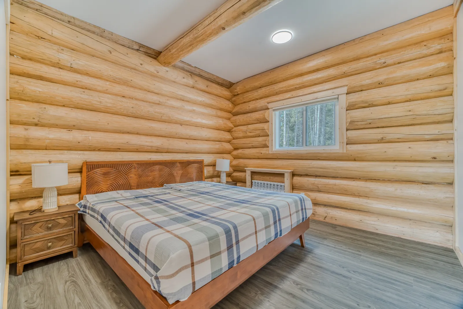 King bedroom with log walls